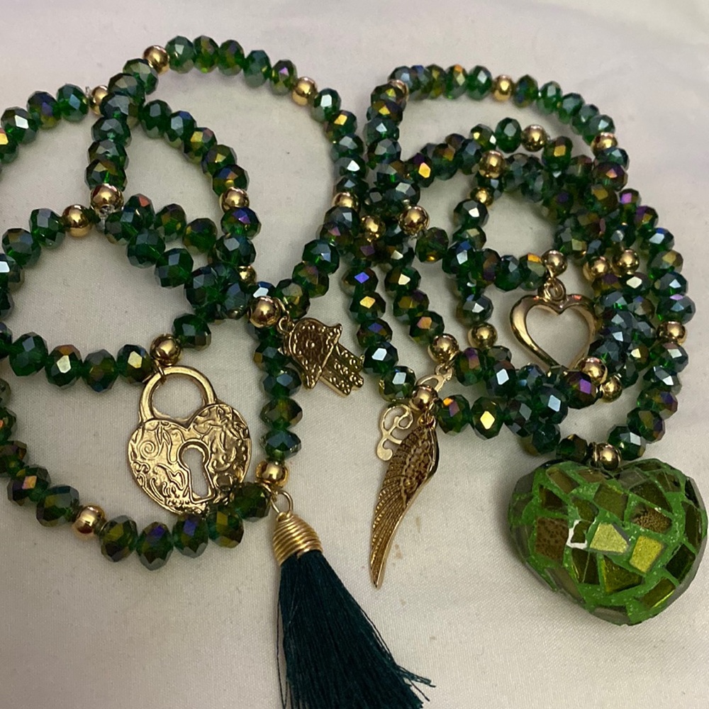 Weekly crystal 8ml , with gold bath 14k,green color Adjustable